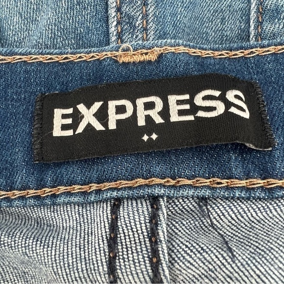 Express Shortie High Rise Distressed Cuffed Hem Jean Shorts Size 2 Women’s - Picture 2 of 6